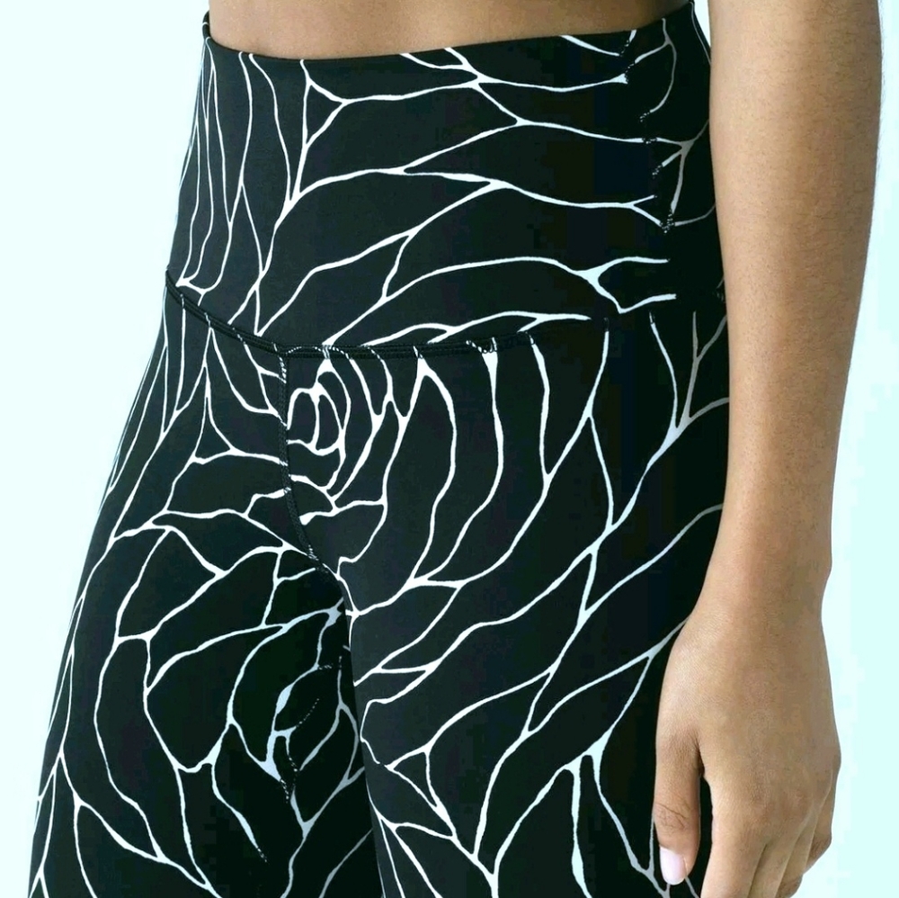 MINT LULULEMON Wunder Under Hi-Rise 1/2 Tight Luxtreme Radiate Rose Leggings 4